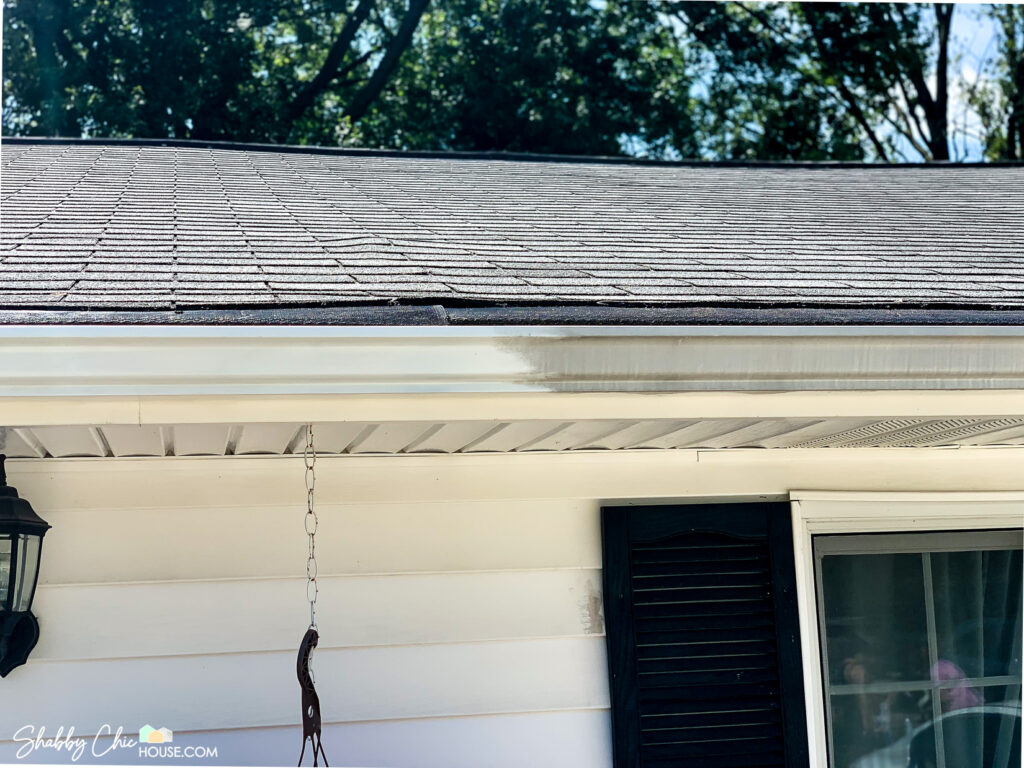 White gutter that is shows on the left side a perfectly clean and bright white gutter after using Miracle Mist. On the right side the gutter is gross and gray.