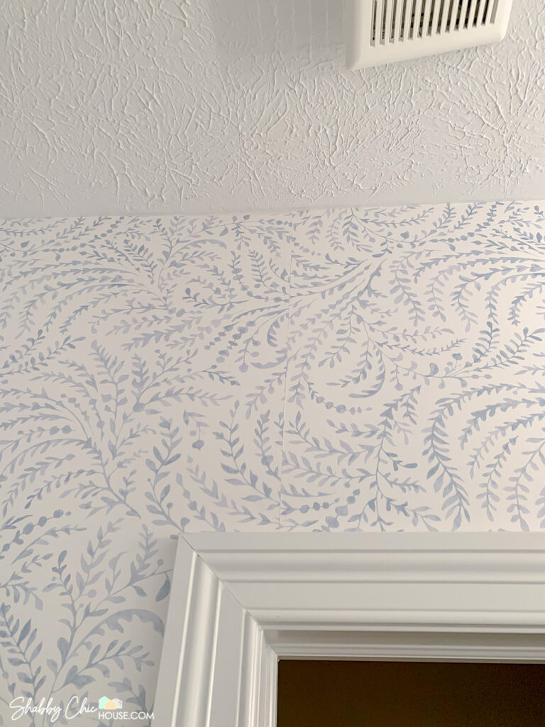 Wallpaper starting and finishing seam